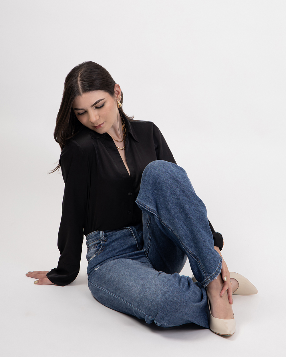 Creadora con jeans — contenido OOTD